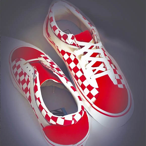 VANS - Picture 1 of 3